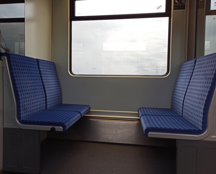 S-Bahn-blaue-Sitze.jpg