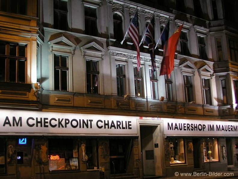Haus_am_Checkpoint_Charlie.JPG