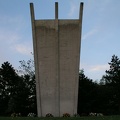  Luftbrückendenkmal - im Berliner Volksmund „Hungerharke“ oder „Hungerkralle“ genannt